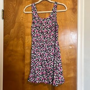 Floral dress with peekaboo back